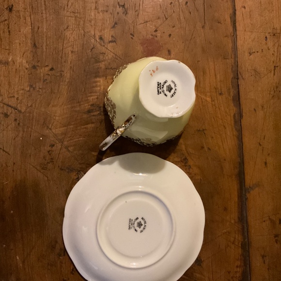 Royal Albert crown china tea cup and saucer pale yellow - Picture 2 of 3